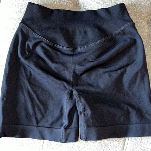 Women’s gymshark sweat seamless shorts - Picture 2 of 3